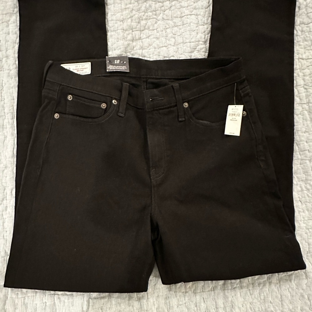 GAP Women’s Classic Straight, Mid Rise Black Jeans. New with tags. Size 12